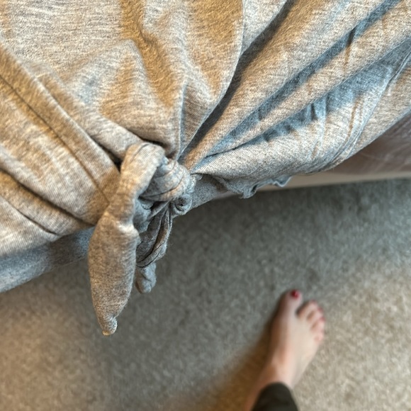 Banana Republic size M heather gray scoop neck tie at bottom top. - Picture 3 of 7